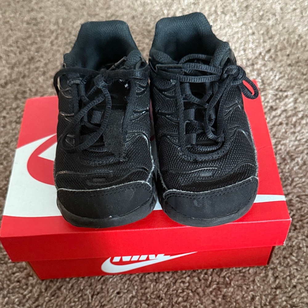 Nike Kids Black Sneakers